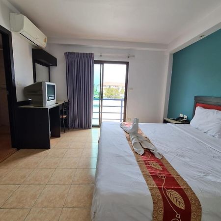 Desa Phuket Hotel Екстериор снимка