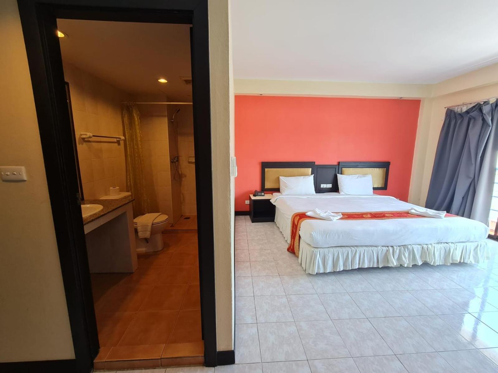 Desa Phuket Hotel Екстериор снимка