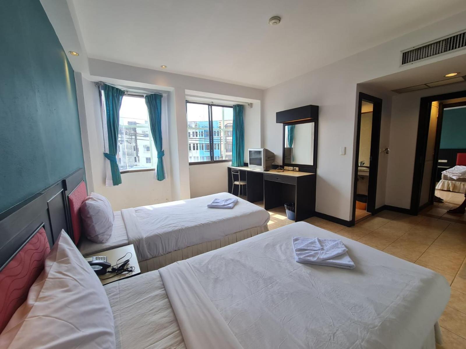 Desa Phuket Hotel Екстериор снимка