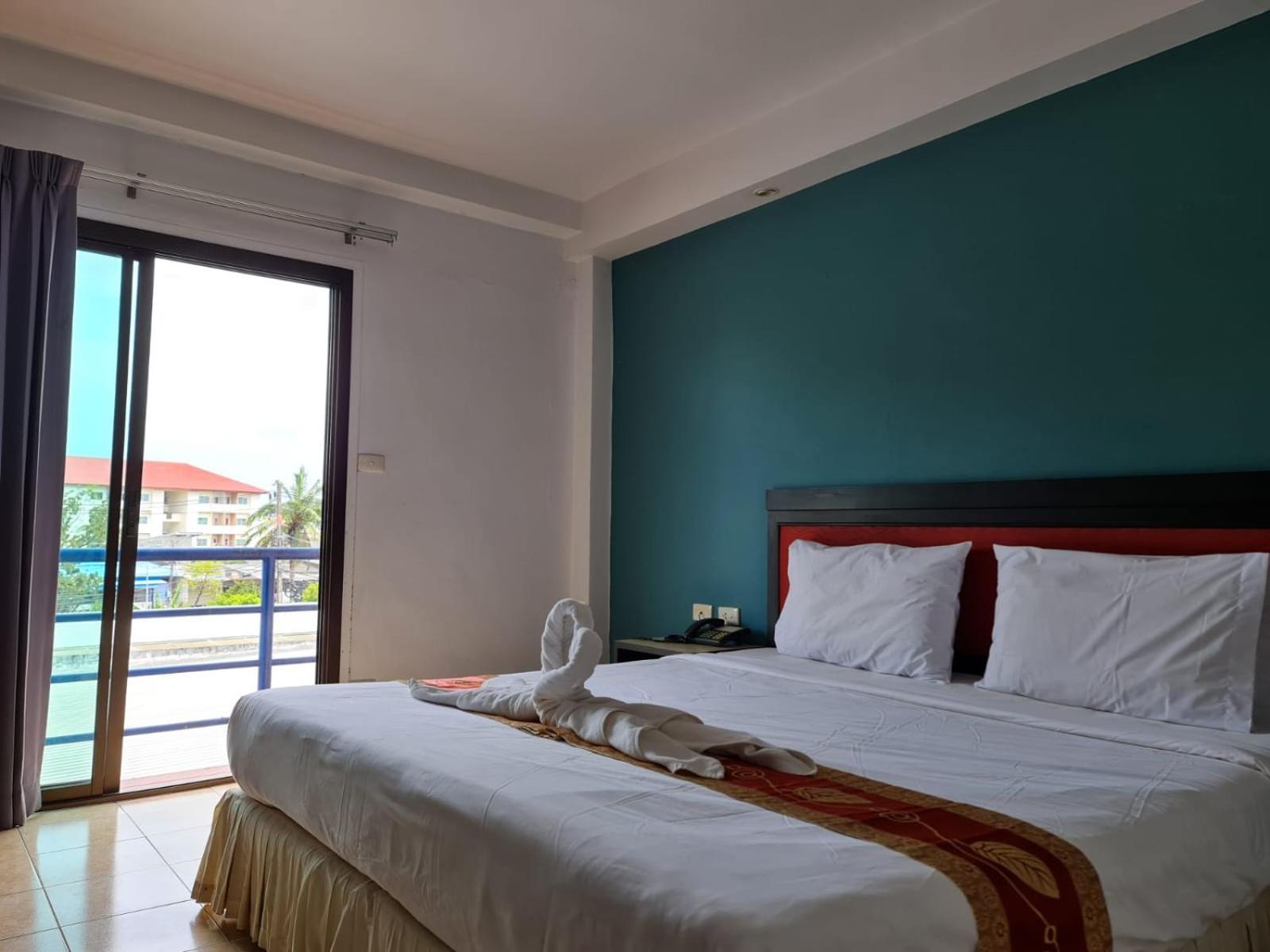 Desa Phuket Hotel Екстериор снимка