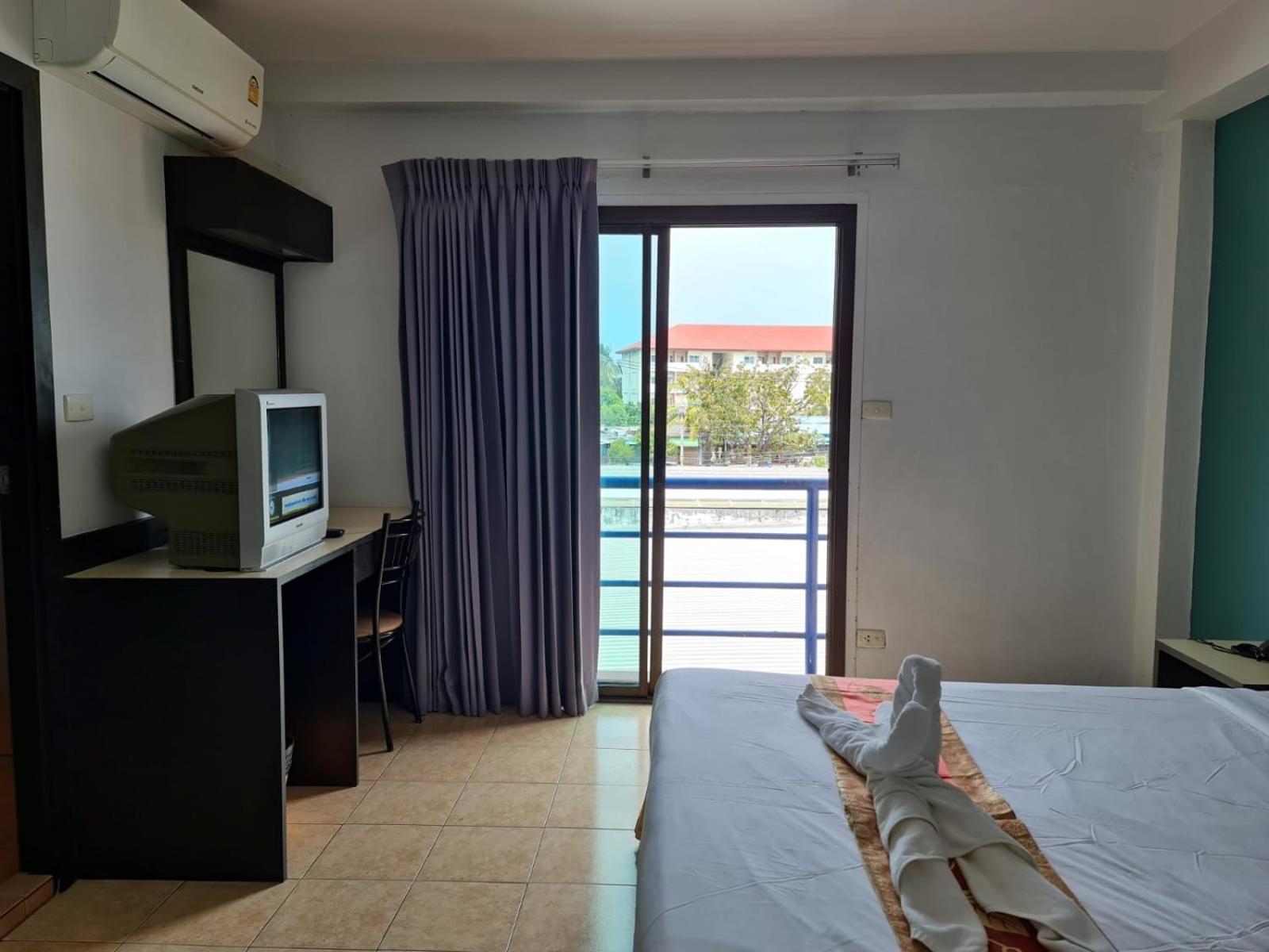 Desa Phuket Hotel Екстериор снимка