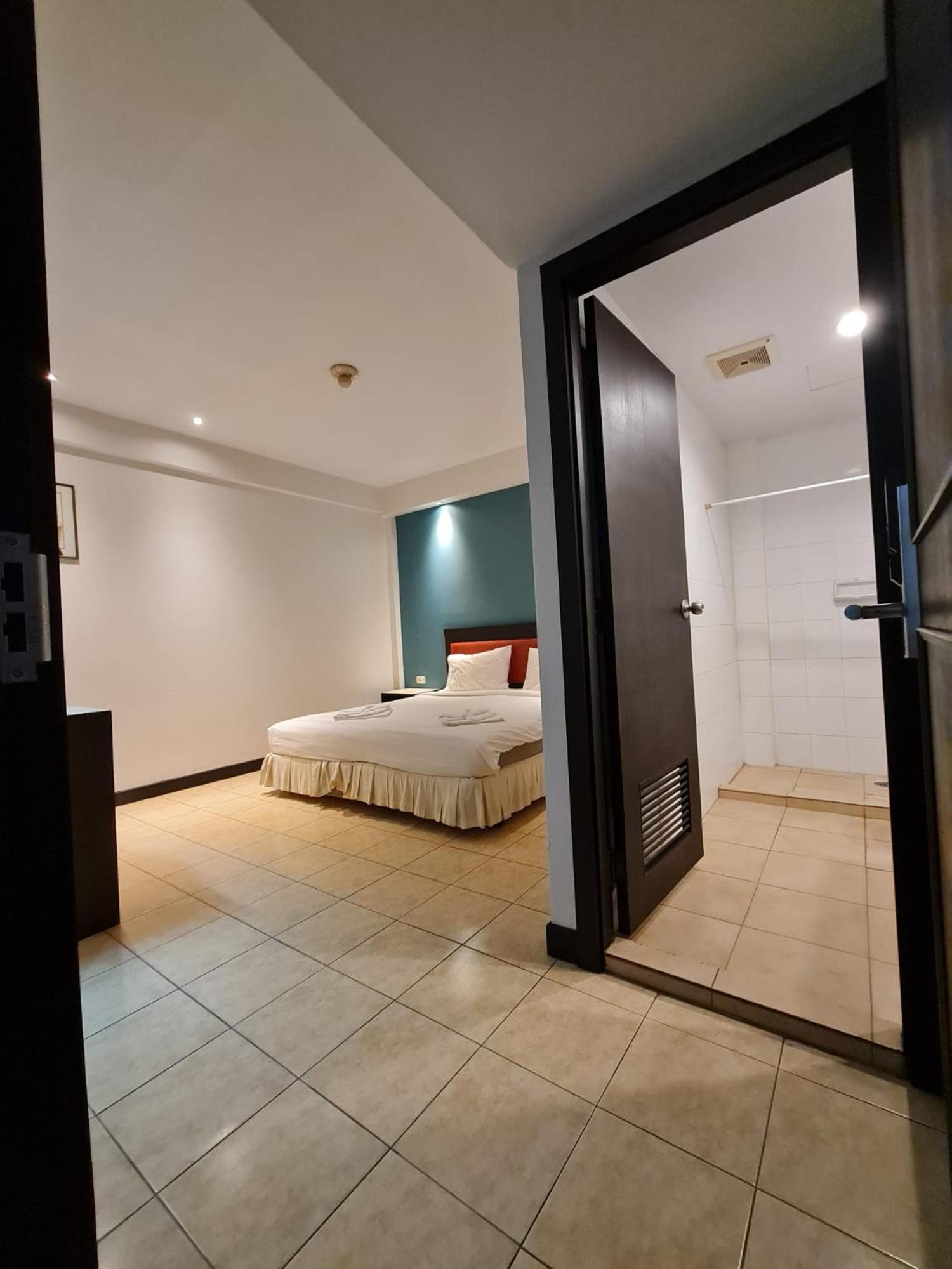 Desa Phuket Hotel Екстериор снимка