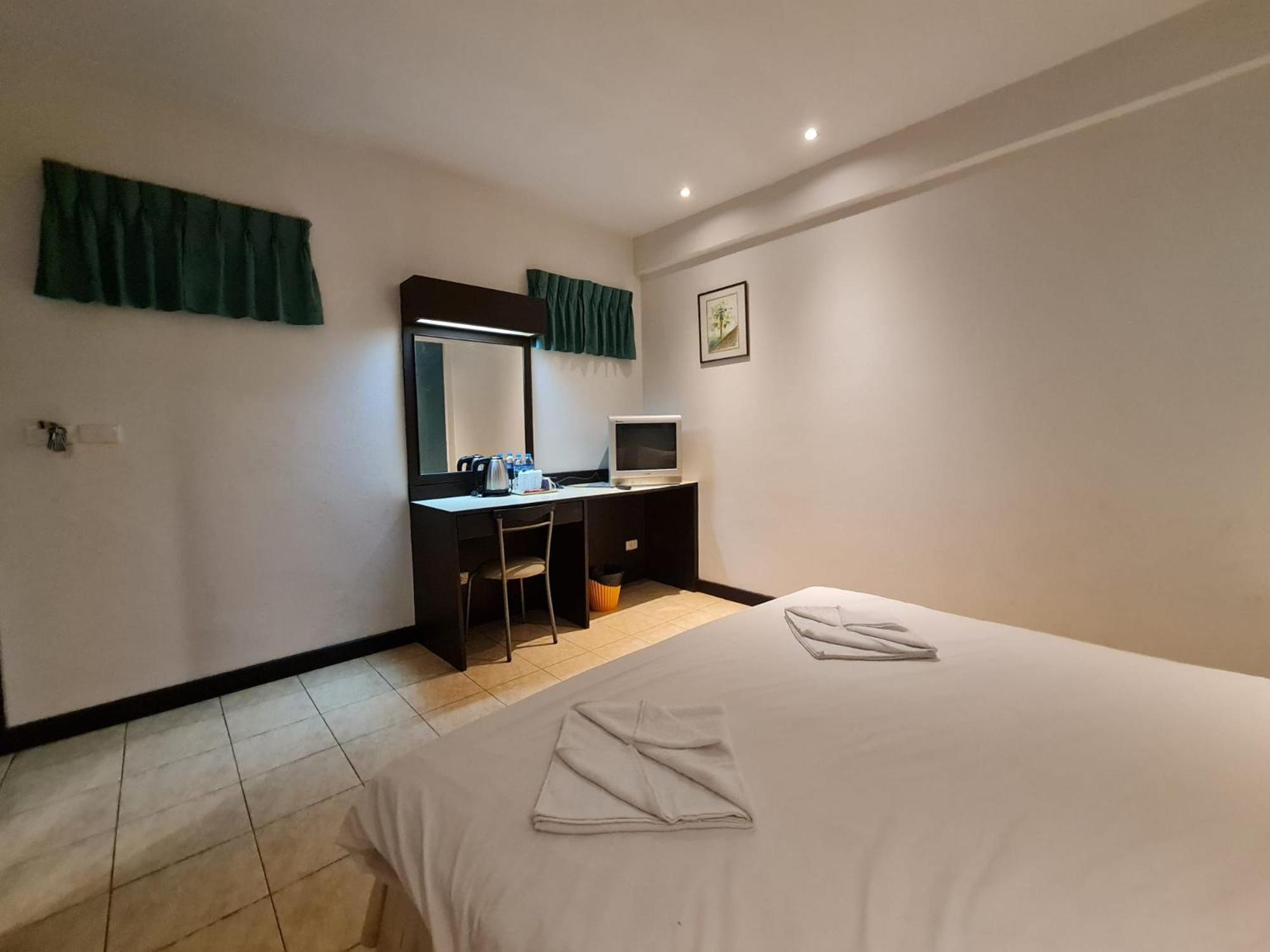 Desa Phuket Hotel Екстериор снимка