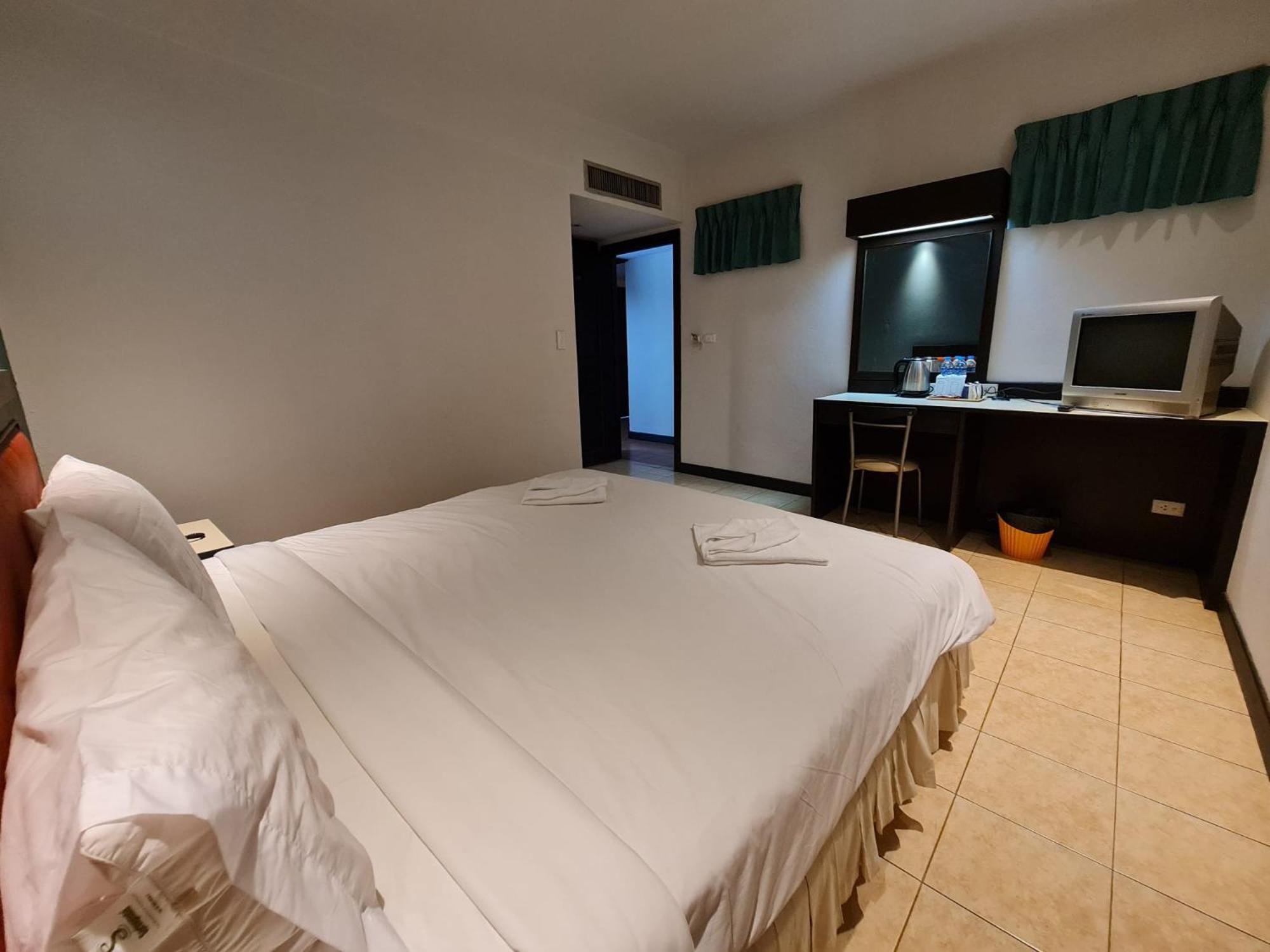 Desa Phuket Hotel Екстериор снимка
