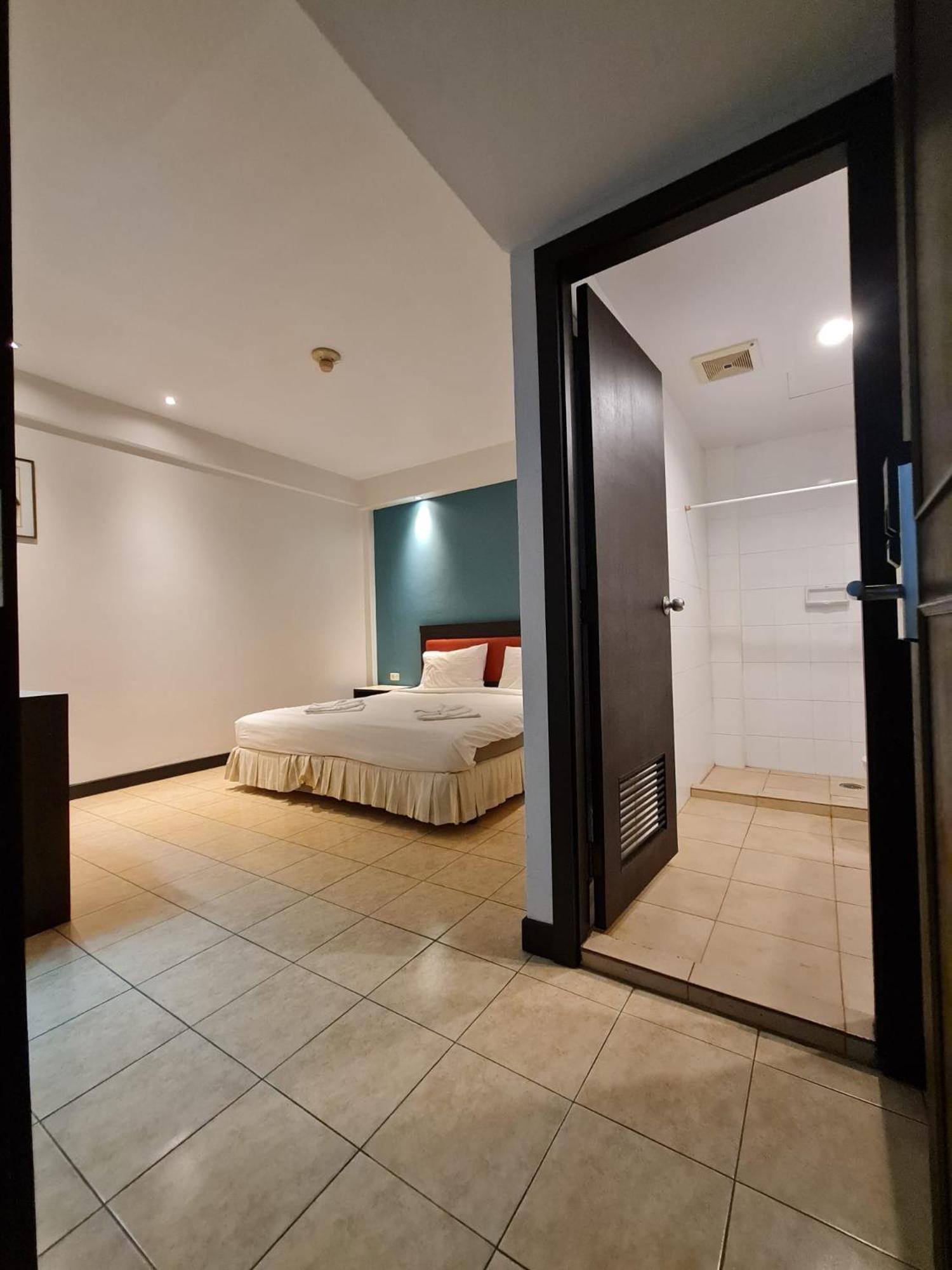 Desa Phuket Hotel Екстериор снимка